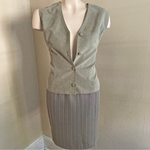 HALSTON vintage green 2-piece skirt and suede vest suit set - Picture 12 of 12